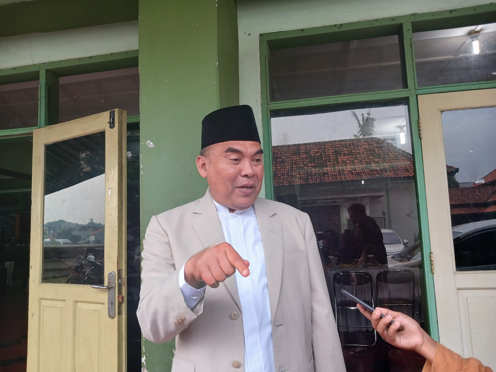 Mantan Bupati Jepara 2019, Ahmad Marzuqi tentang kabar pencalonan anak dan mantunya dalam Pilkada Jepara (KlikFakta/Nur Ithrotul Fadhilah)
