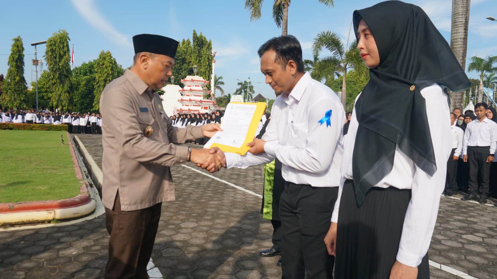 Pelantikan 1.0098 PPPK dan 5 PNS di halaman Setda Jepara, Selasa (30/4/2024)