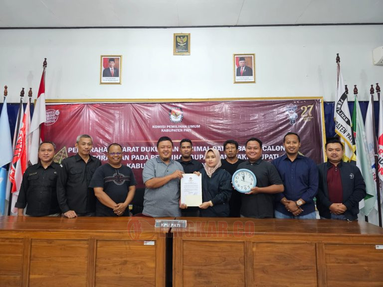 Penyerahan berita acara nihil calon perseorangan dalam Pilkada Pati 2024 dari KPU Pati kepada Bawaslu Pati (Foto: Lingkar.co)
