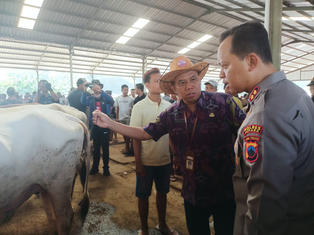 Dinas Ketahanan Pangan dan Peternakan (DKPP) Kabupaten Jepara akan mengaktifkan program Juru Sembelih Halal (Juleha) untuk memastikan kehalalan dari hewan kurban