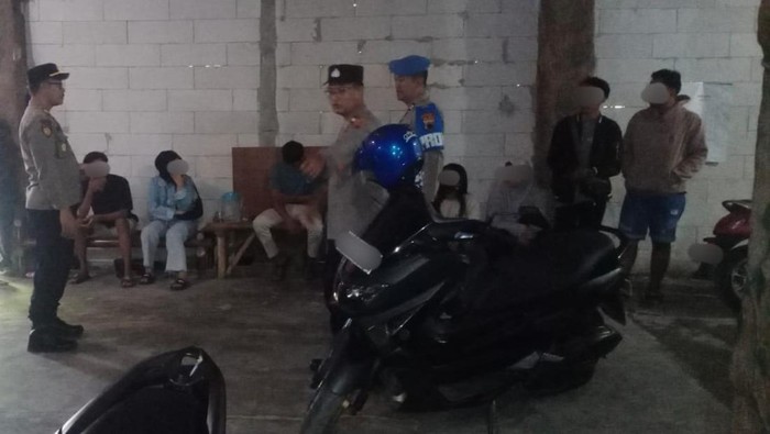 Jajaran kepolisian mendapati lima pasangan bukan suami istri ngamar di kosan di wilayah Kecamatan Jati, Kabupaten Kudus (Foto: detikJateng)
