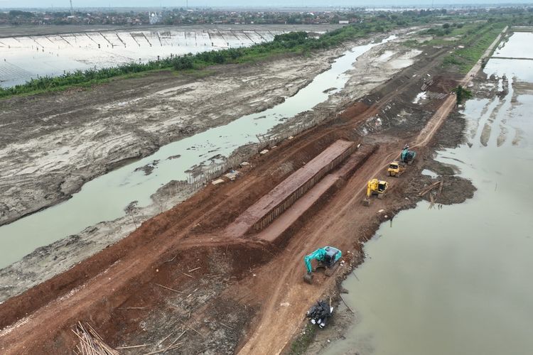 Proses pengerjaan pembangunan tanggul permanen di Sungai Wulan, Kabupaten Demak yang sempat jebol beberapa waktu lalu (Sumber: Kompas.com/BBWS Pamali Juana)
