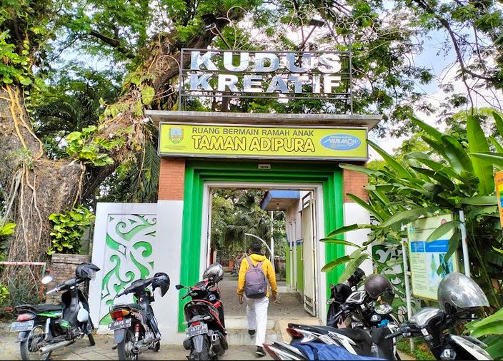 Taman Ramah Anak Taman Adipura samping RS Mardi Rahayu (Joglo Jateng)