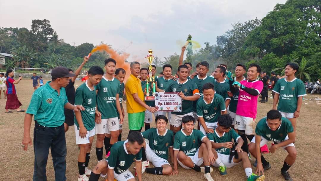 Final Sepak Bola Petinggi Cup Desa Bawu, RW 04 Bawa Pulang Gelar Juara 2 Tim RW 03 menjadi runner up turnamen sepak bola Petinggi Cup Desa Bawu