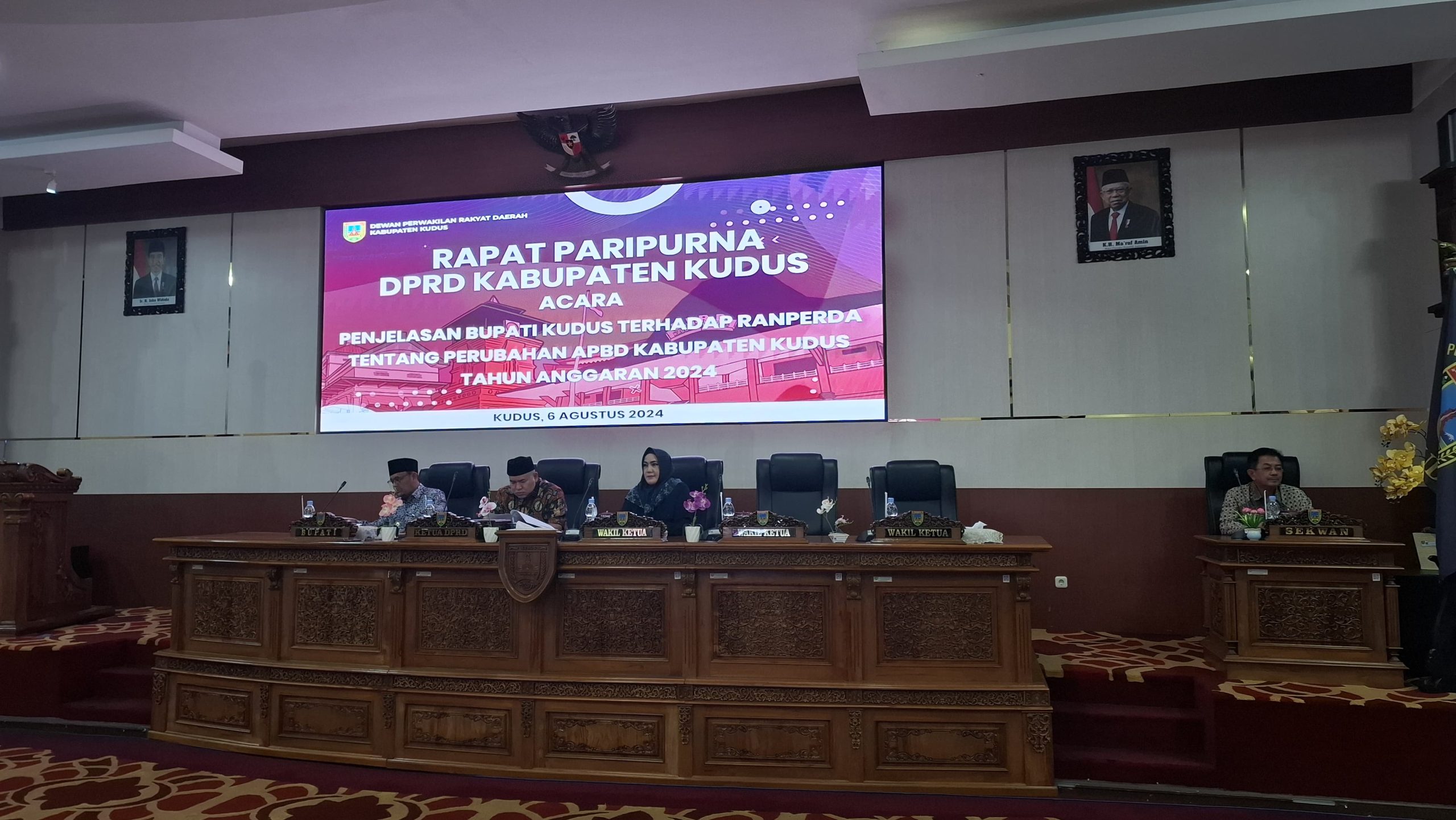Ketua DPRD Kabupaten Kudus, H. Masan saat memimpin Rapat Paripurna Penyampaian Penjelasan Bupati Kudus terhadap Ranperda tentang Perubahan APBD Kabupaten Kudus Tahun Anggaran 2024, Selasa (6/8/2024) kemarin. (IPUNK/KF)