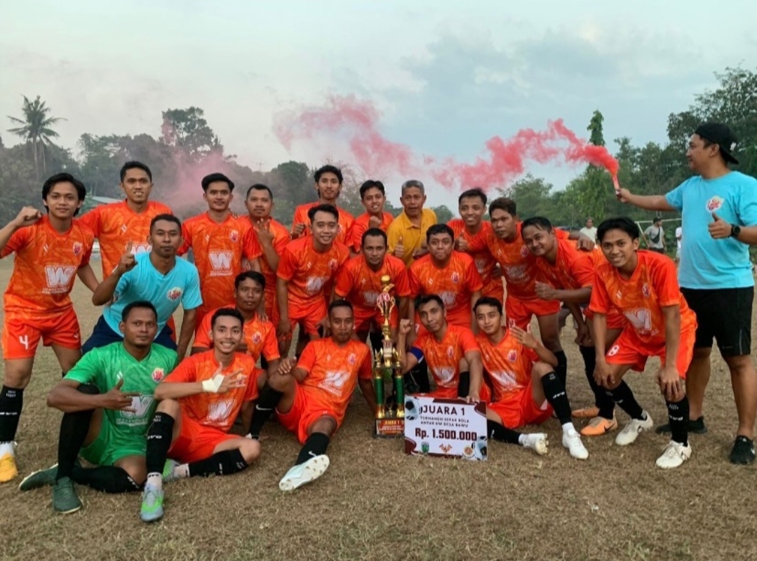 Final Sepak Bola Petinggi Cup Desa Bawu, RW 04 Bawa Pulang Gelar Juara 1 Tim sepakbola RW 04 yang memenangkan juara 1 dalam turnamen sepak bola Petinggi Cup Desa Bawu (Foto: ig pemdesbawu)