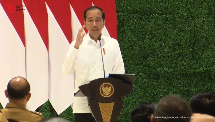 Presiden RI Joko Widodo kala memberikan pengarahan kepada seluruh kepala daerah di IKN pada Selasa (13/8/2024) (Youtube Sekretariat Presiden)