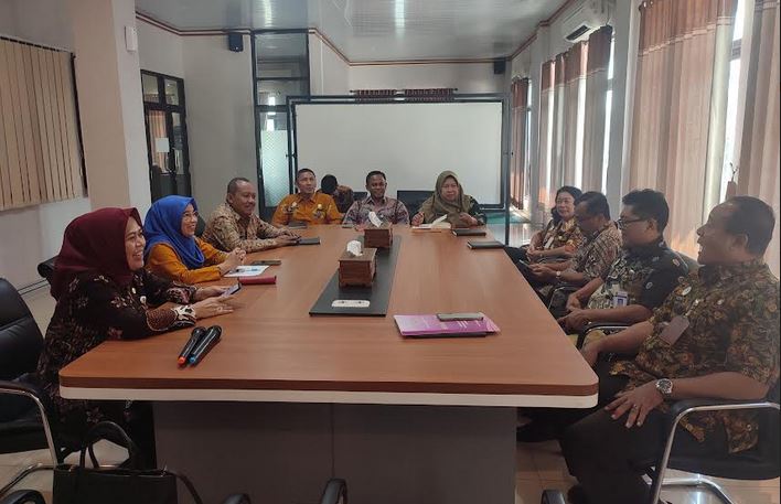 Disdukcapil Jepara saat menerima kunjungan dari Disdukcapil Cilacap, Kendal dan Batang di Kantor Disdukcapil Jepara, Kamis (19/9/24). (JogloJateng)