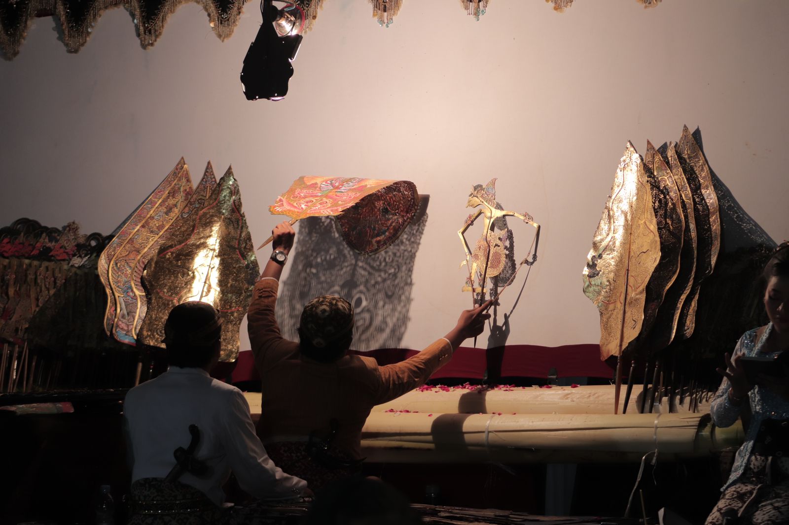 lakon 'Parikesit Jumeneng Ratu' di pagelaran wayang kulit di Balai Jagong Kudus, Selasa (17/9/2024) malam.