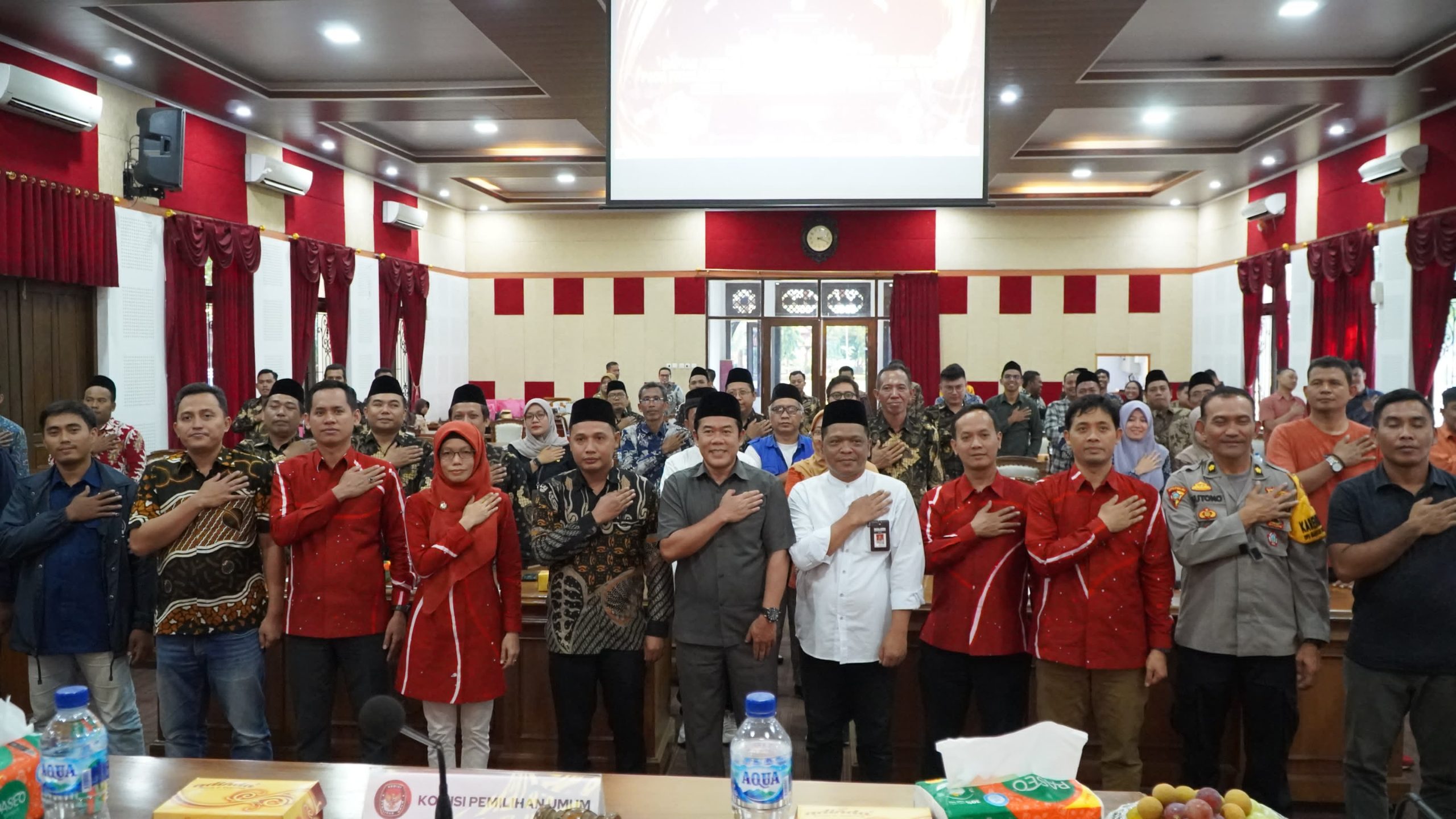 Ketua DPRD Jepara, Agus Sutisna bersama KPU Jepara