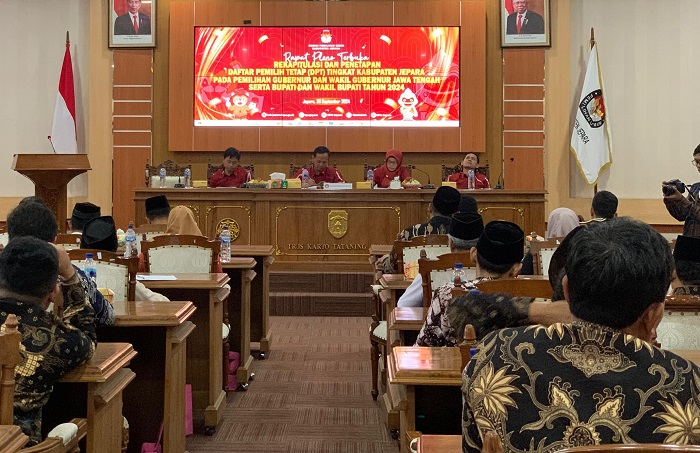 KPU Kabupaten Jepara menggelar rapat pleno penetapan DPT Pilkada 2024 di Gedung Shima Jepara, Jumat (20/9/2024). (LIA BAROKATUS SOLIKAH/JOGLO JATENG)