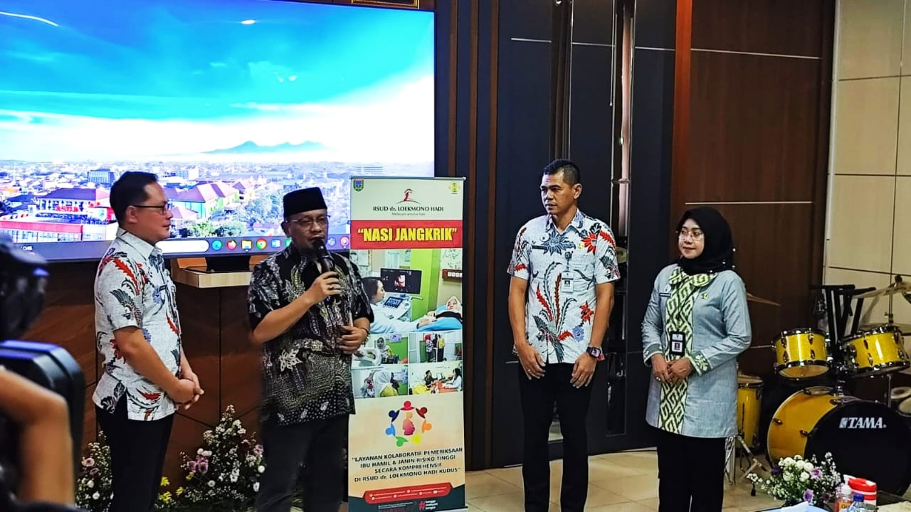 PJ Bupati Kudus Muhammad Hasan Chabibie meresmikan inovasi Layanan Kolaboratif Pemeriksaan Ibu Hamil dan Janin Risiko Tinggi secara Komprehensif di RSUD dr. Loekmono Hadi (Nasi Jangkrik) pada Sabtu (28/9).