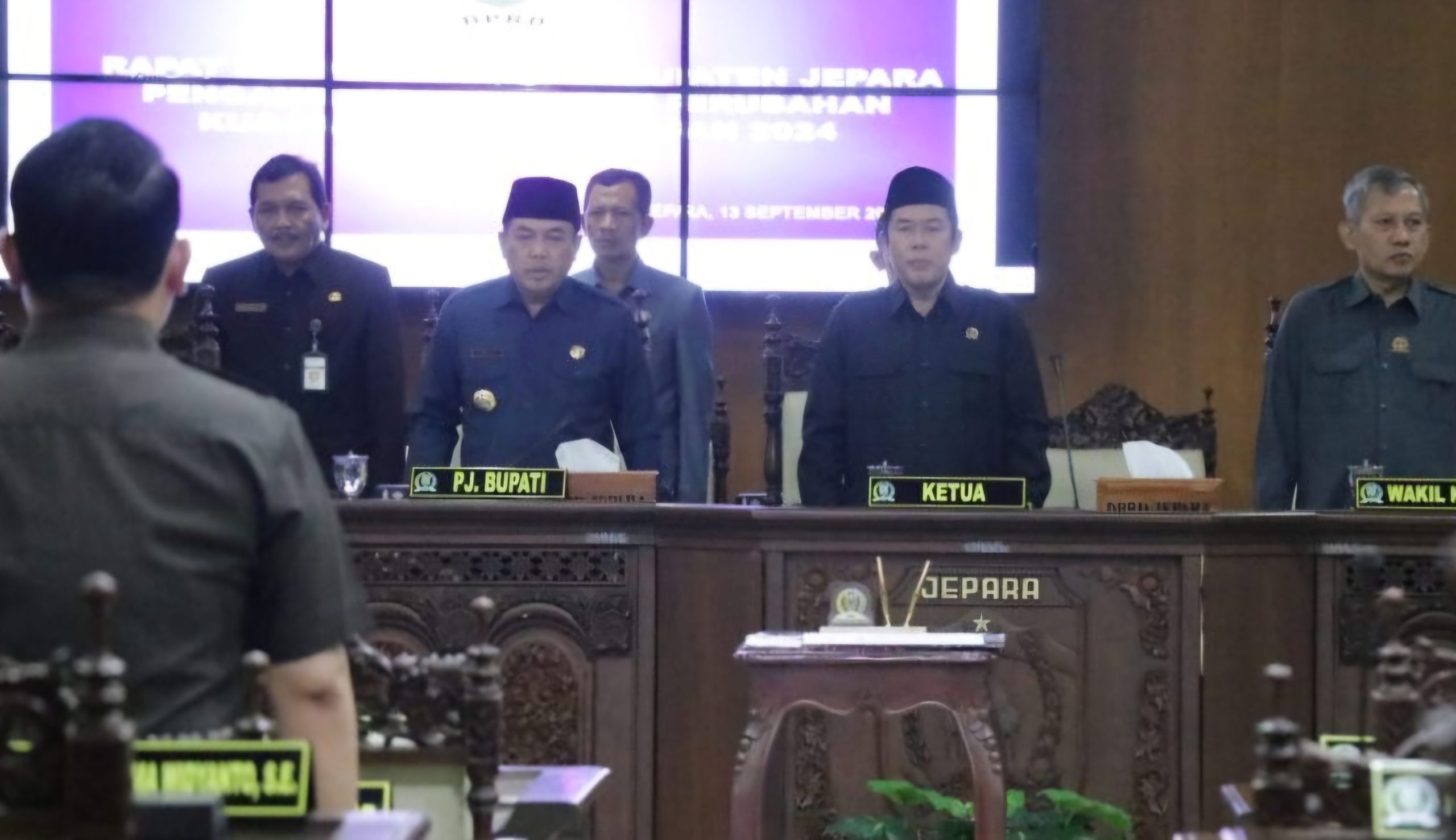 rapat paripurna DPRD Jepara salah satunya membahas retribusi parkir di lingkungan pabrik, Jumat (13/9/2024).