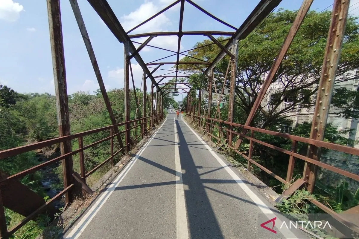 Jembatan Karangsambung di Desa Bae, Kecamatan Bae, Kabupaten Kudus, Jawa Tengah. (ANTARA/Akhmad Nazaruddin Lathif)
