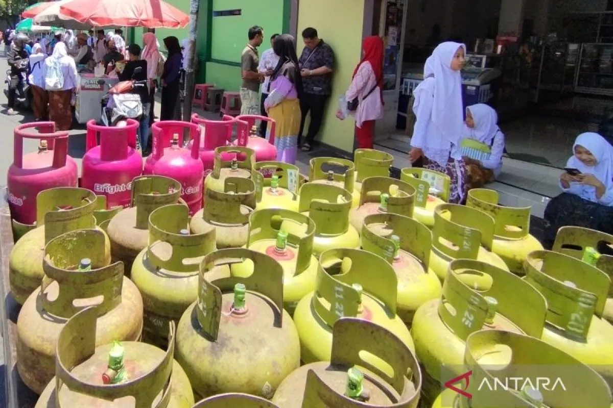 Tabung elpiji ukuran 3 kilogram. (ANTARA/Akhmad Nazaruddin Lathif)
