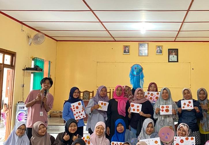 Teknik Dasar Melukis di Hijab dengan Motif Sederhana Menggunakan Cat Khusus