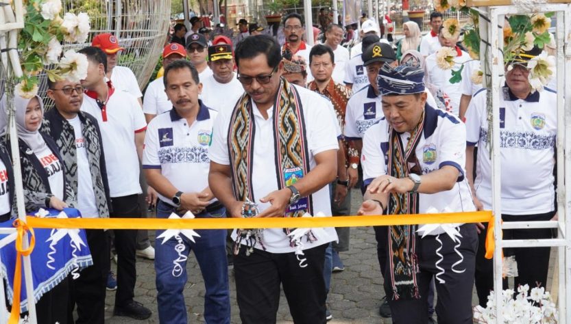 Pj Gubernur Jawa Tengah Komjen Pol (Purn) Nana Sudjana secara resmi membuka Lokakarya 7 Program Pendidikan Guru Penggerak (PPGP) Angkatan X – Panen Hasil Belajar di Halaman Sekretariat Daerah Jepara, Senin, (28/10/2024).