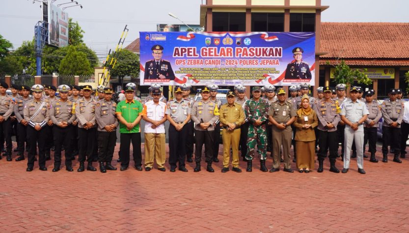 Polres Jepara memulai operasi Zebra Candi 2024 pada Senin, 14 Oktober 2024 dengan apel gelar pasukan di halaman Polres Jepara.