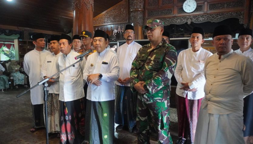 Pj Bupati Jepara, Edy Supriyanta beserta jajaran di pringgitan Pendopo Kartini, Selasa (22/10/2024)