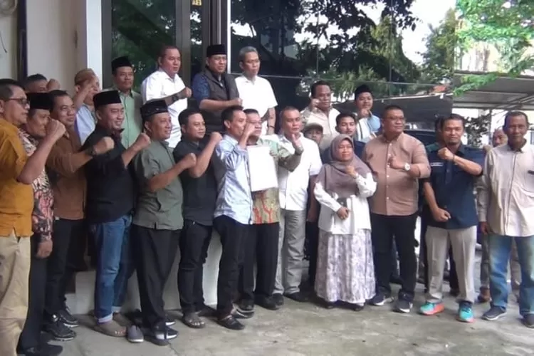 31 anggota DPRD Kudus dari lima fraksi yang menggulirkan hak angket mengusut dugaan pelanggaran netralitas Pj Bupati Kudus, Kamis (3/10). (suaramerdeka-muria.com/dok)