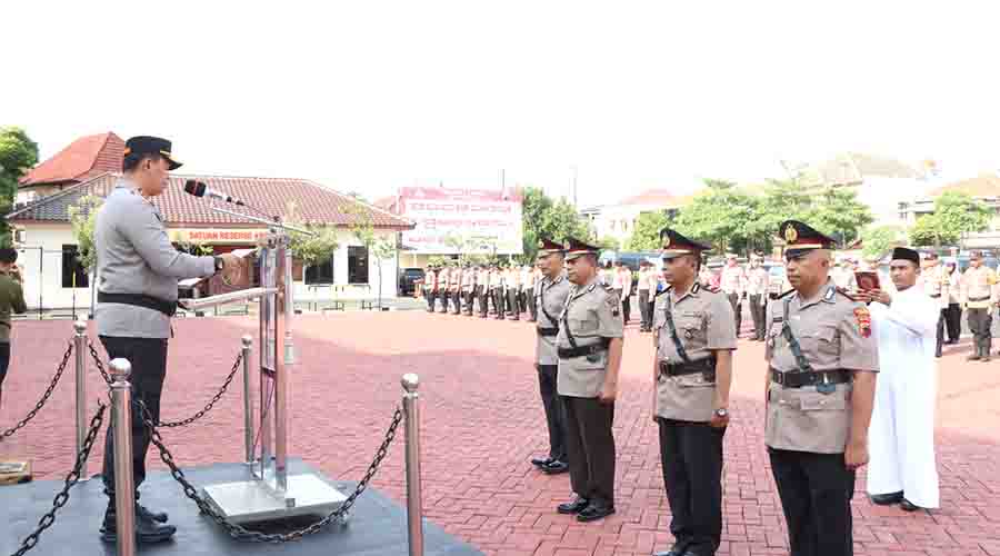 Prosesi Serah Terima Jabatan (sertijab) sejumlah Kapolsek di lingkungan Polres Jepara pada Rabu (16/10/2024) (foto: Murianews.com)