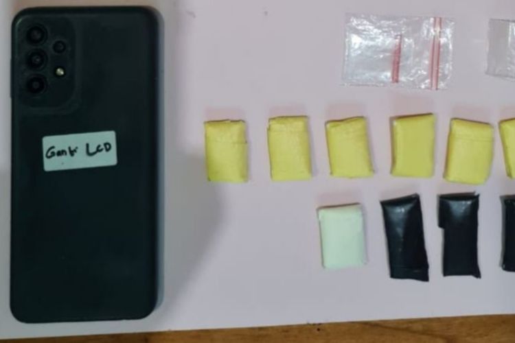 Batang bukti yang berhasil diamankan Polda Jawa Tengah dari tersangka bandar narkoba di Kabupaten Grobogan, Jawa Tengah. (Kompas.com/dok. Polda Jawa Tengah