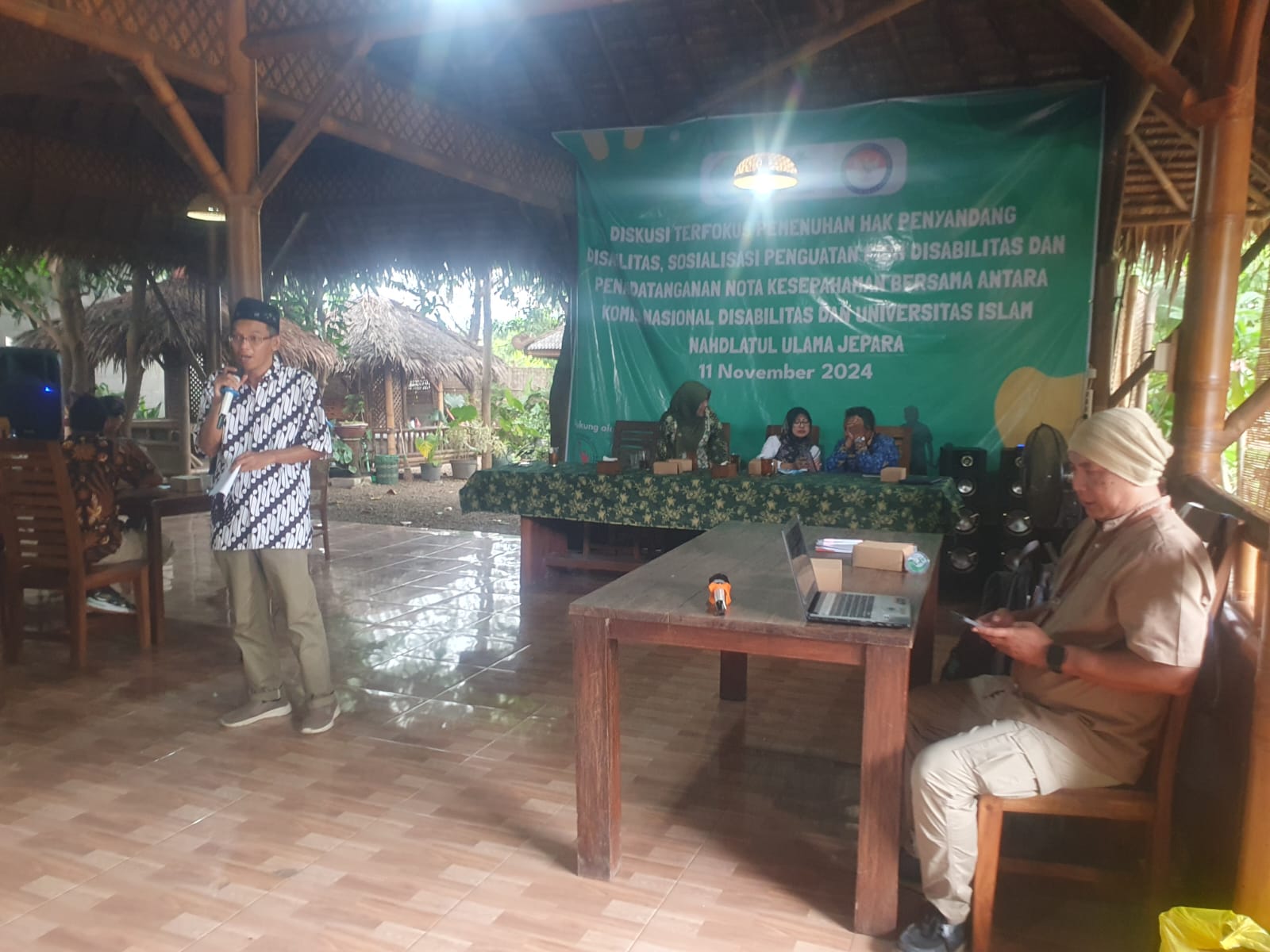 diskusi terfokus pemenuhan hak penyandang disabilitas dan sosialisasi penguatan fiqih disabilitas di Resto Pandan Wangi, Karang Kebagusan Jepara pada Senin, 11 November 2024