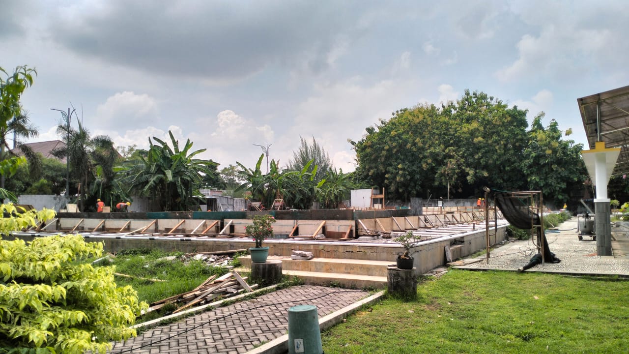 Progres pembangunan kolam renang di GOR Wergu Wetan saat disidak Komisi D DPRD Kudus pada Selasa (18/11/2024) (istimewa)