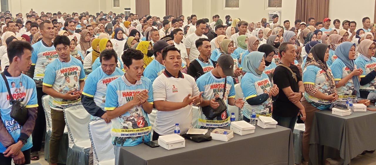 Ratusan mandor serta buruh rokok dari berbagai perusahaan di Kudus sepakat mendeklarasikan dukungan mereka bagi Paslon Hartopo-Wahib di Pilkada Kudus 2024.