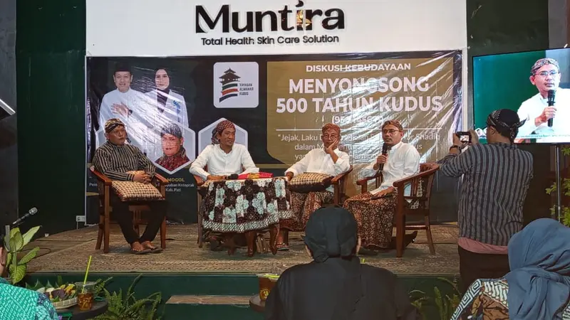 Suasana diskusi budaya “Menyongsong 500 Tahun Kudus 956-1456 Hijriyah, Jejak Laku Syaikh Jafar Shadiq dalam Membentuk Peradaban Kudus yang Sejahtera, Harmoni, dan Takwa”. (Liputan6.com/Arief Pramono)