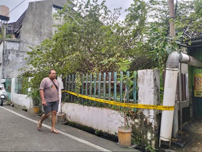 garis polisi yang menunjukkan tempat kejadian perkelahian berlangsung di Desa Jati Kulon pada Sabtu (28/12) malam. (DYAH NURMAYA SARI/JOGLO JATENG)