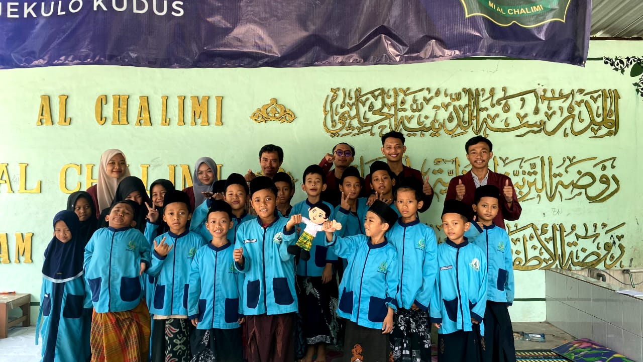 sosialisasi dan pelatihan mitigasi bencana banjir untuk siswa-siswi Madrasah Ibtidaiyah (MI) Al-Chalimi, pada Kamis (5/12/2024)