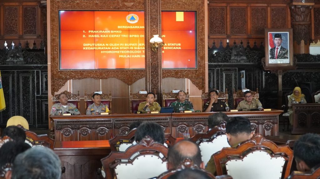 Rapat Koordinasi Kesiapsiagaan Penanggulangan Bencana, di Pendapa RA Kartini Jepara, Senin (9/12/2024) (foto: jatengprov.go.id)