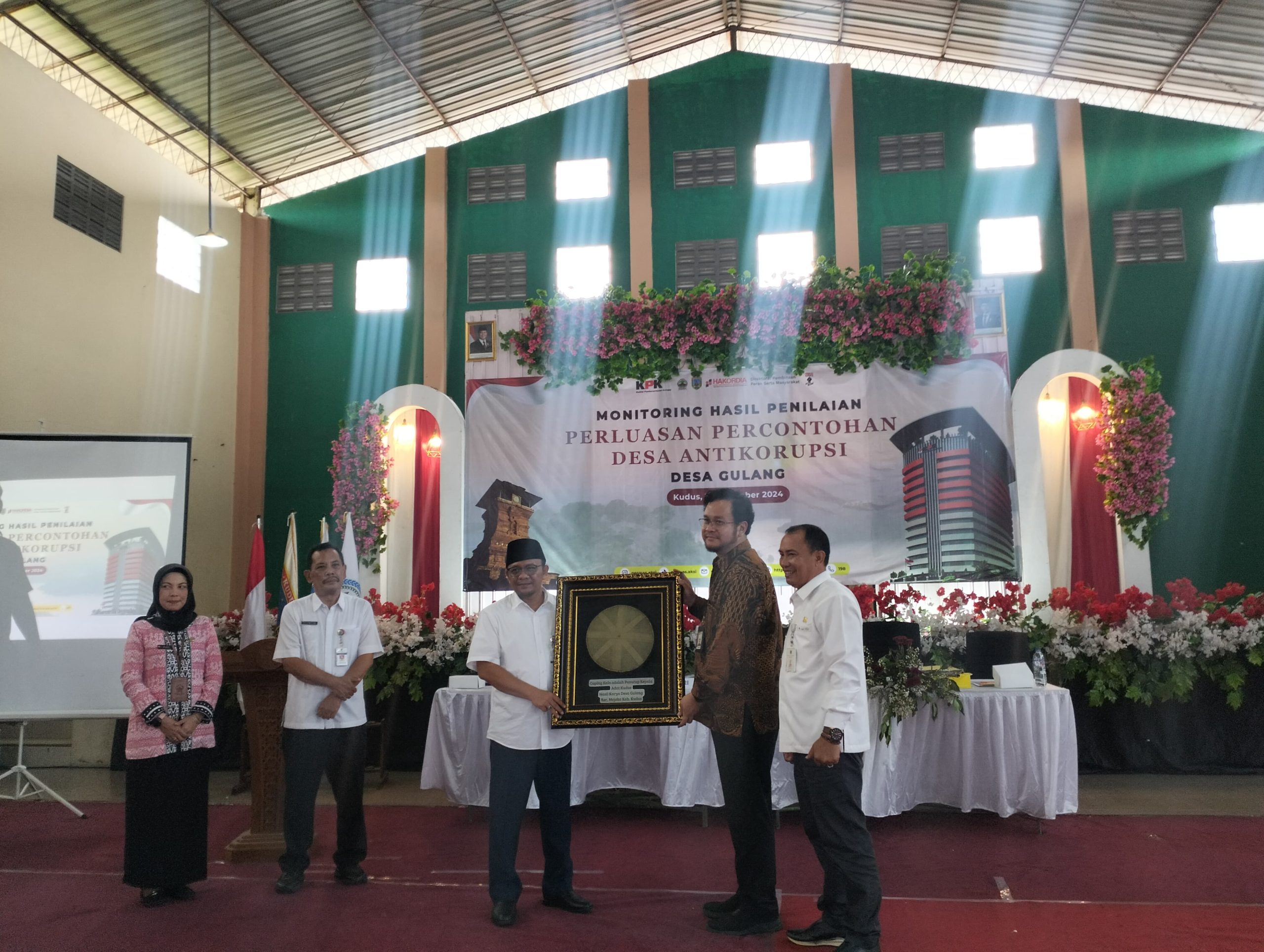 KPK Republik Indonesia (RI) mendatangi Balai Desa Gulang, Kecamatan Mejobo, Kabupaten Kudus pada Kamis (12/12) (Istimewa)