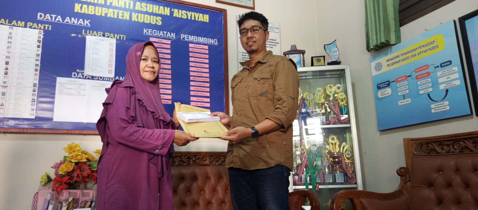 Persatuan Wartawan Indonesia (PWI) Kabupaten Kudus melaksanakan bakti sosial pada Jumat (13/12/2024)