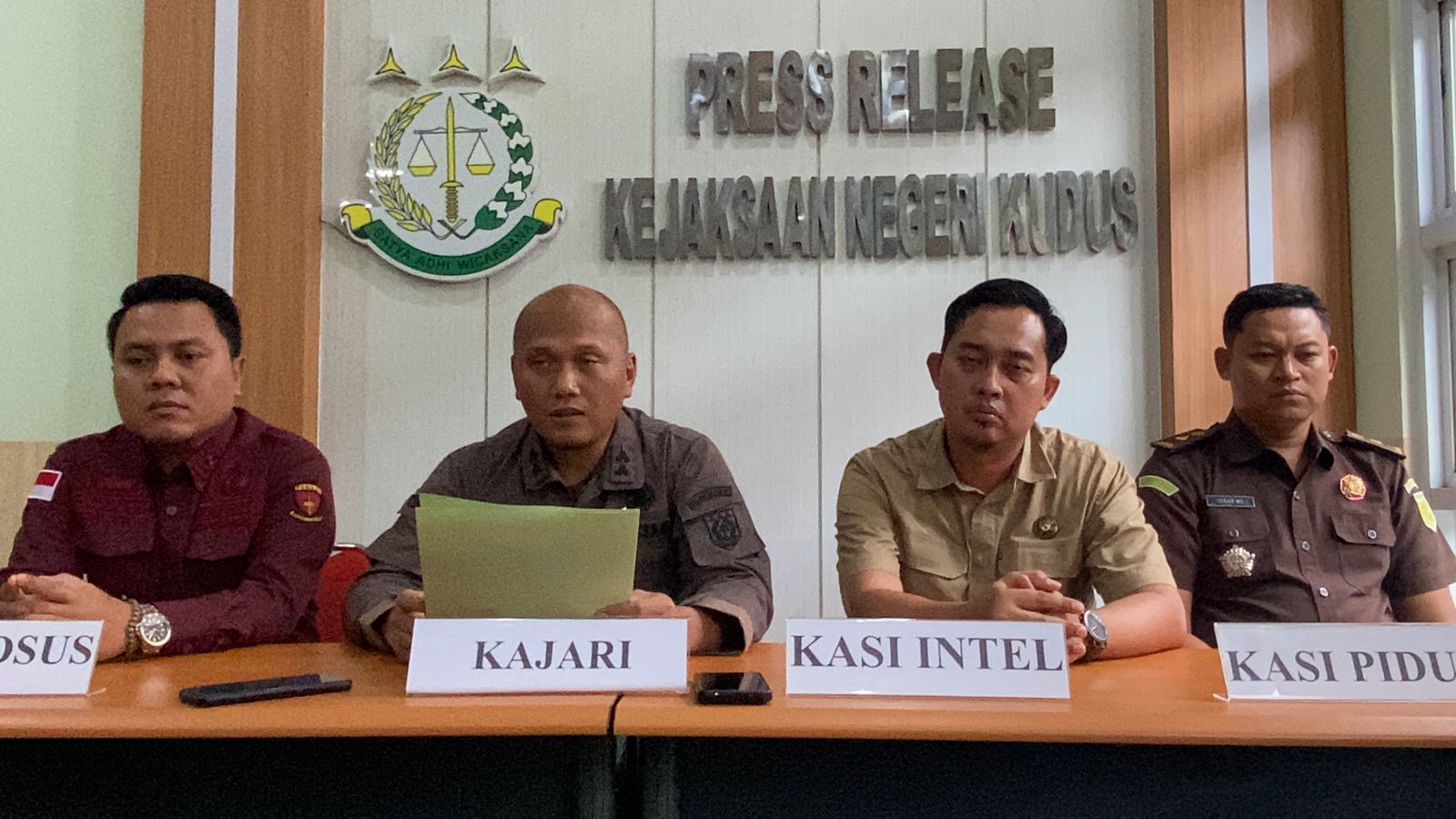 Kejari Kudus mengumumkan tersangka dugaan tindak pidana korupsi pada kegiatan pembangunan Sentra Industri Hasil Tembakau (SIHT) pada Kamis (19/12/2024)
