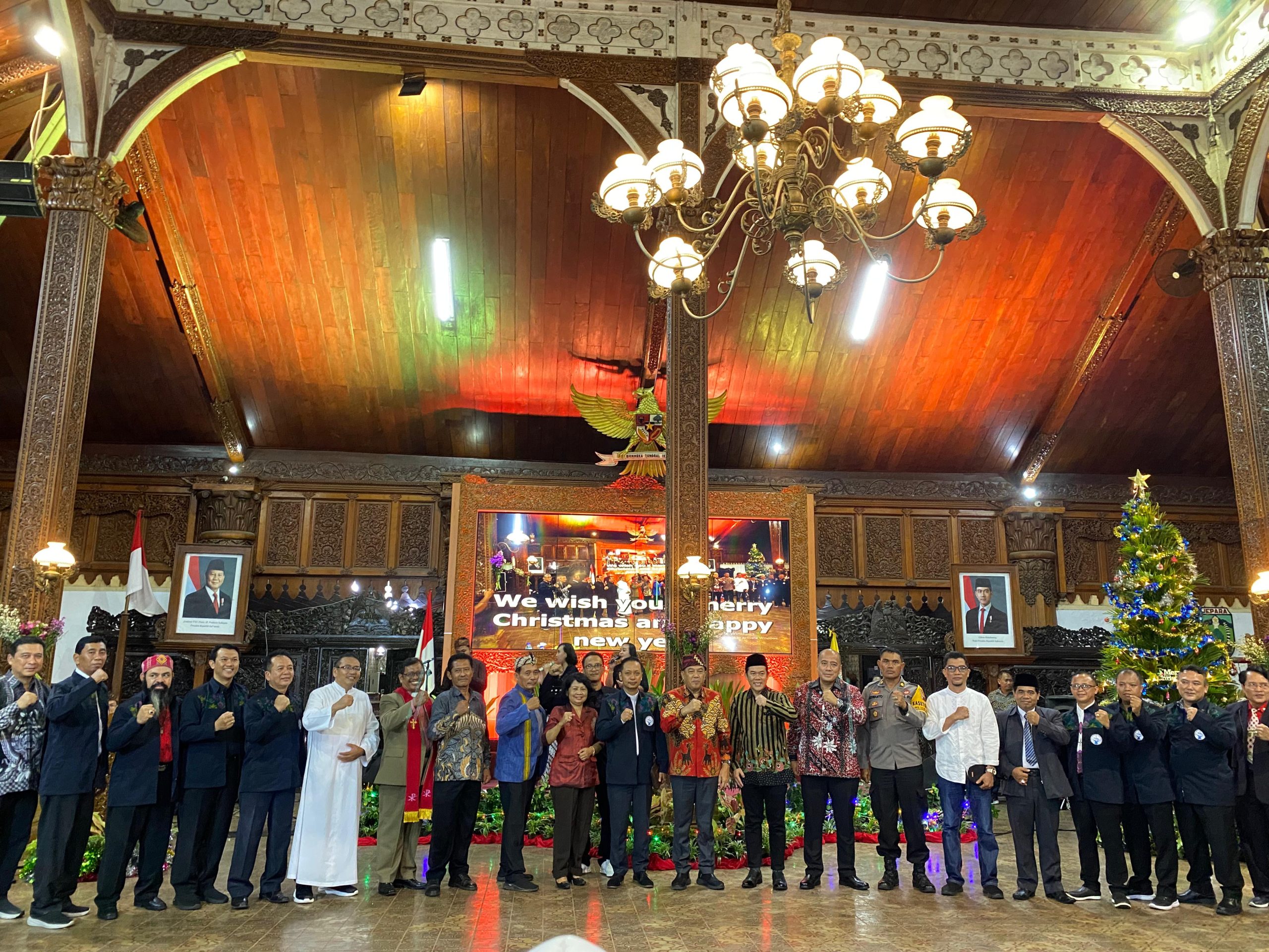 Ribuan umat Kristiani di Kabupaten Jepara menghadiri Perayaan Natal Bersama yang digelar di Pendopo Kabupaten Jepara pada Sabtu (28/12/2024).