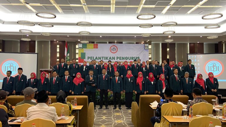 Pelantikan Wahyu Wijanarko bersama jajaran pengurus IDI Kudus bertempat di Hotel @hom pada Jumat siang, 20 Desember 2024 (foto: Zonanews.id)