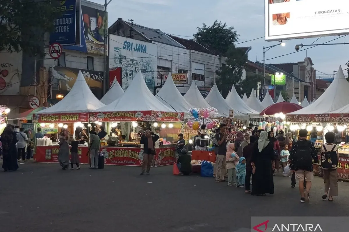 tradisi Dandangan tahun 2024. Foto: ANTARA/Akhmad Nazaruddin Lathif