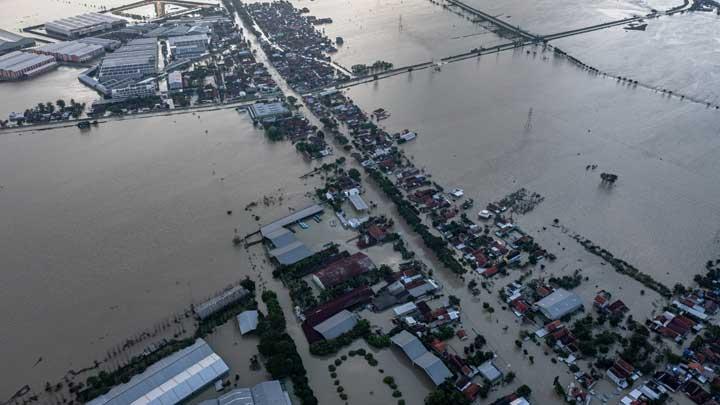 Pantauan Jalur Pantura Saat Terendam Banjir (Foto: Tempo)