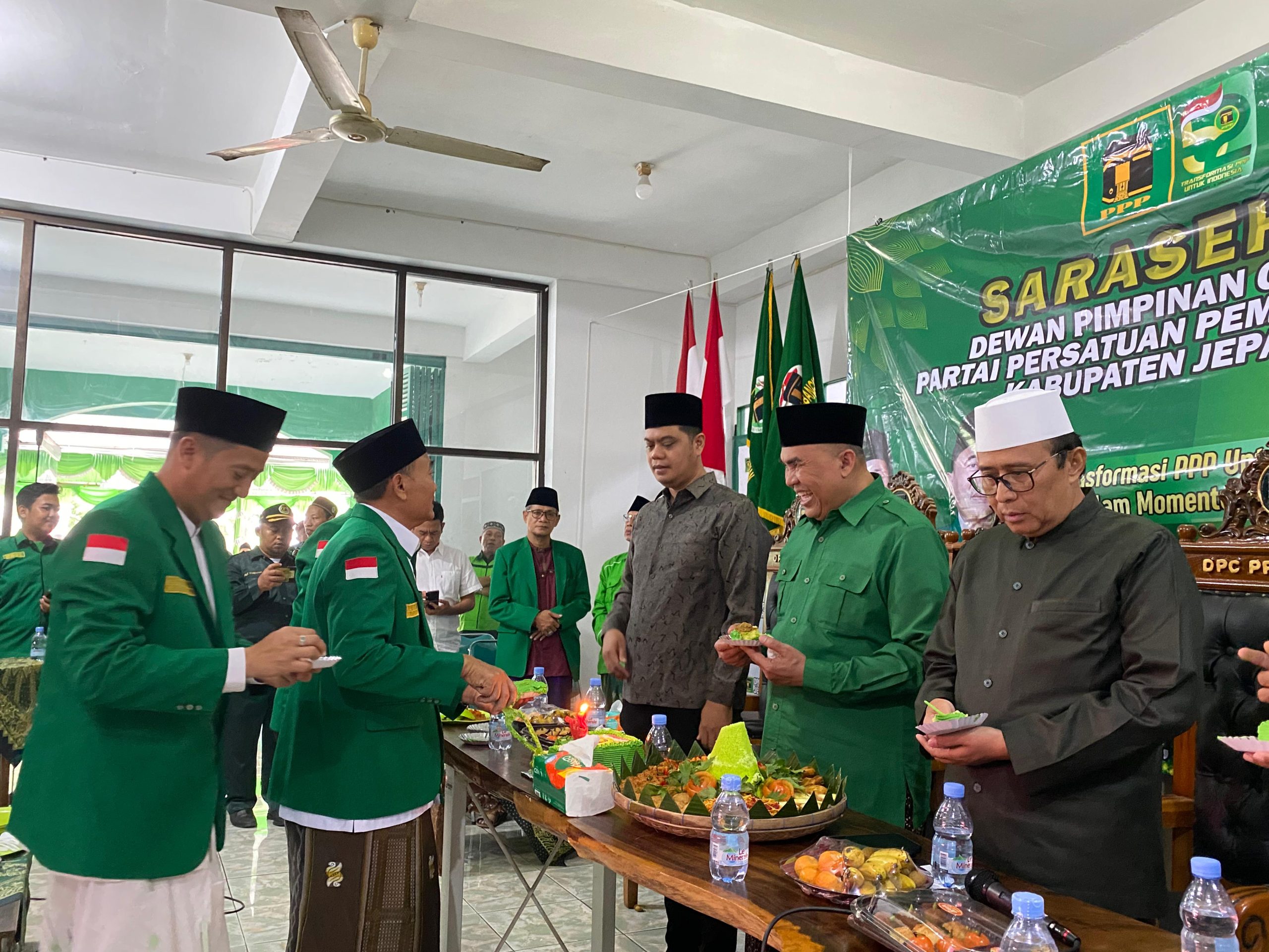 Bupati Jepara terpilih Witiarso Utomo menghadiri peringatan Hari Lahir (Harlah) ke-52 Dewan Pimpinan Cabang (DPC) Partai Persatuan Pembangunan (PPP) Jepara di Gedung atau kantor DPC PPP Jepara, pada Minggu (05/01/2025)