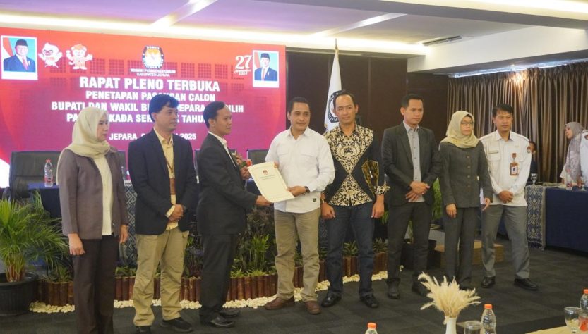Penetapan bupati dan wakil bupati Jepara berlangsung dalam Pilkada Serentak 2024 melalui Rapat Pleno Terbuka di D’Season Bandengan, Kamis (9/1/2025) (Foto: Kabar Jepara)