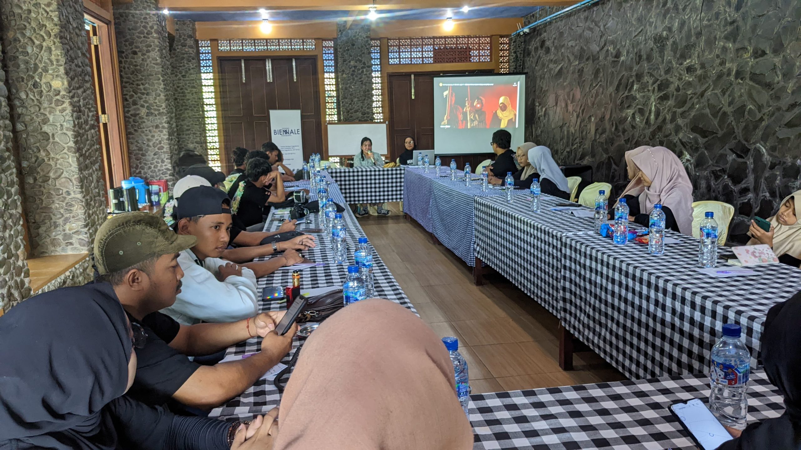 Kampung Budaya Piji Wetan Kudus menggelar Workshop Manajemen Seni bersama Yayasan Biennale Yogyakarta, Jumat (10/1)