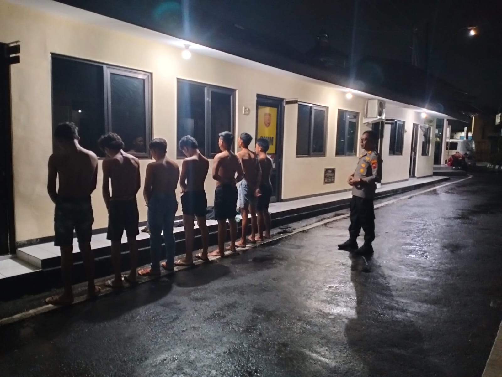 Sebelas remaja yang melakukan aksi tawuran di Jalan Tit Sudono Kota Kudus, Minggu (12/01/2025) dini hari sekitar pukul 02.00 WIB diamankan Polsek Kudus Kota