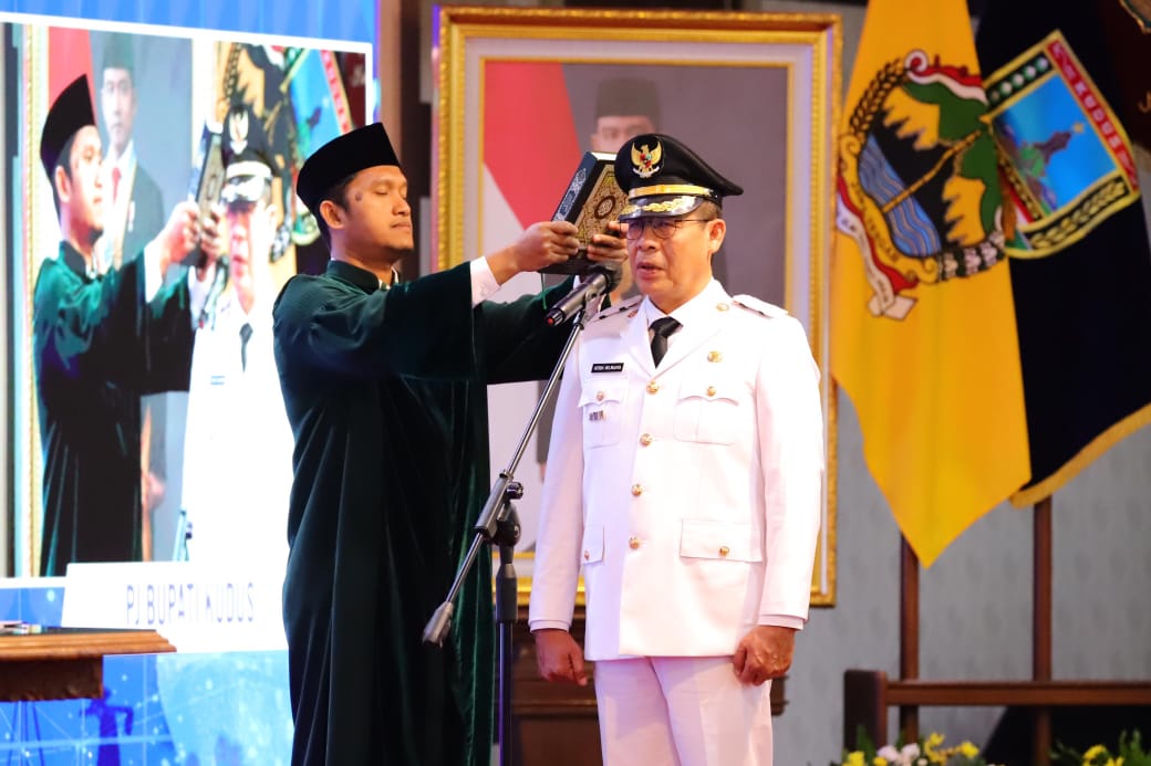 Pelantikan Herda Helmijaya sebagai Pj Bupati Kudus oleh Pj Gubernur Jawa Tengah, Komjen Pol (Purn) Nana Sudjana berlangsung Senin (13/01/2025) siang di Gedung Gradika Bhakti Praja, Pemerintah Provinsi Jawa Tengah