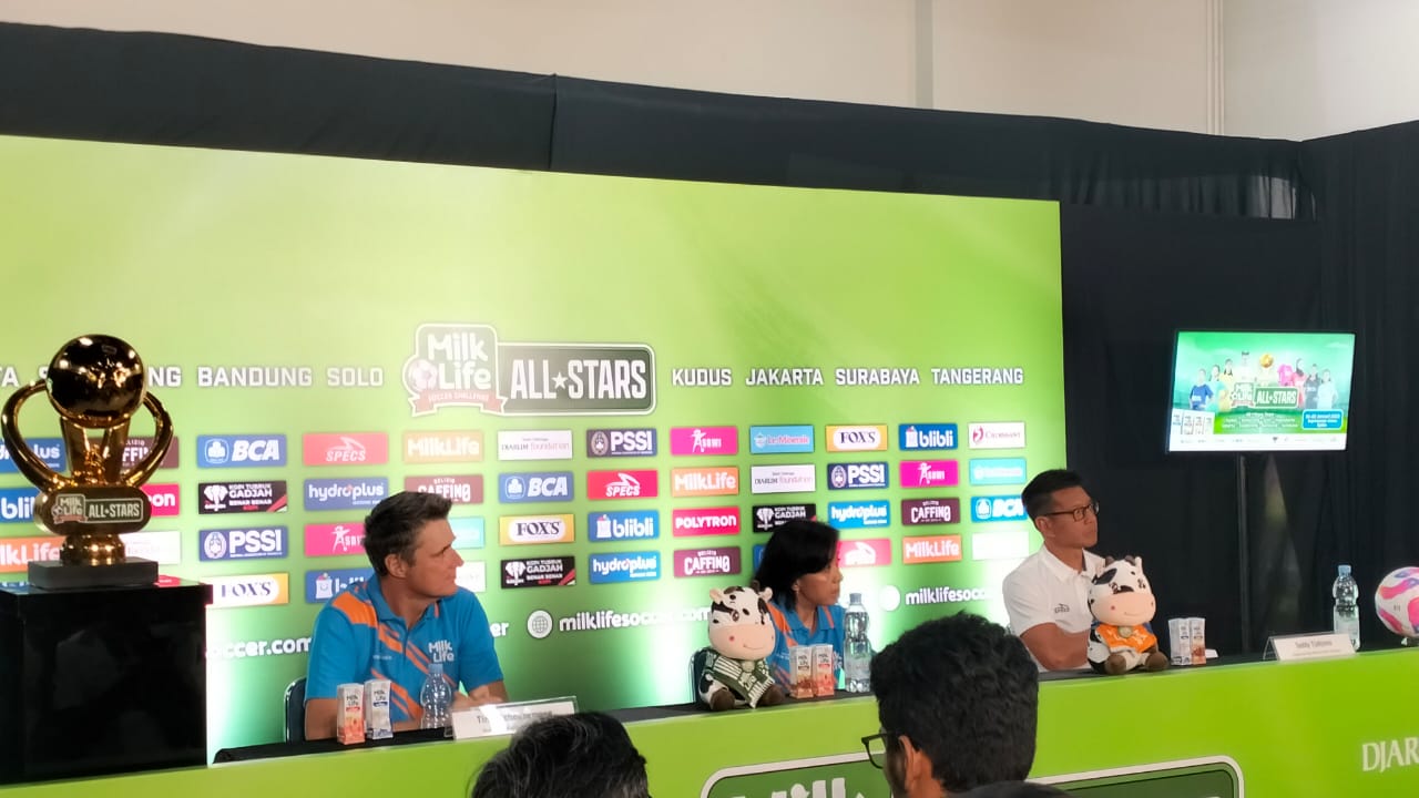 sesi jumpa pers MilkLife Soccer Challenge All-Stars, Kamis (23/1)