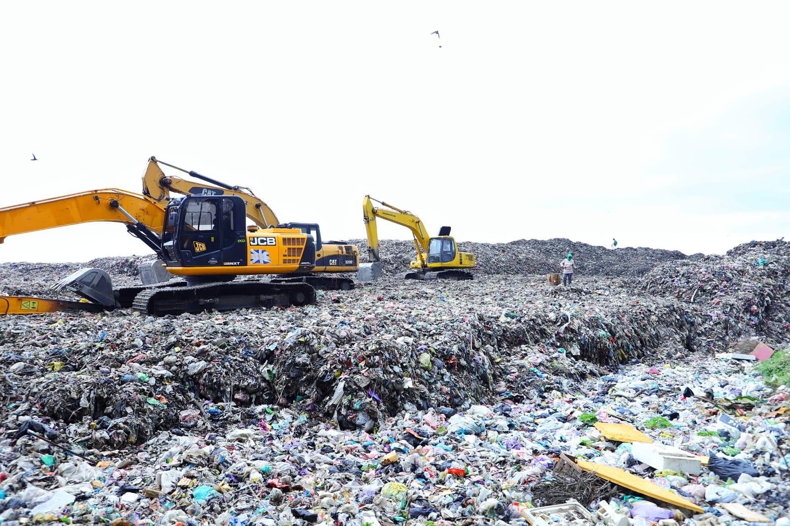 Gunungan sampah di TPA Tanjungrejo