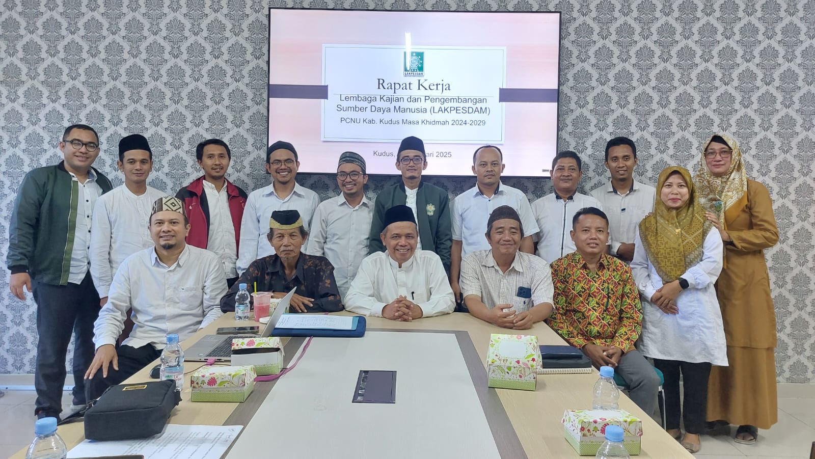Lakpesdam Pengurus Cabang Nahdlatul Ulama (PCNU) Kudus menggelar Rapat Kerja pada Senin, 03 Februari 2025