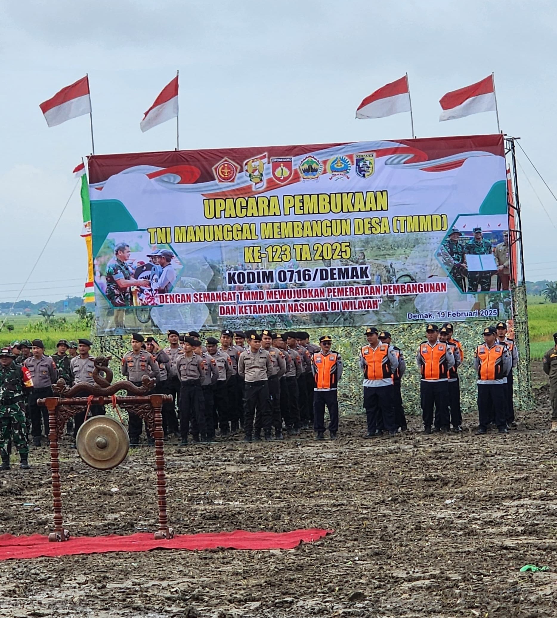Pembukaan Program TNI Manunggal Membangun Desa (TMMD) ke-123 Tahun Anggaran 2025 di Kabupaten Demak dilaksanakan pada 19 Februari 2025 di Desa Bandungrejo, Karanganyar, Demak (foto: istimewa)