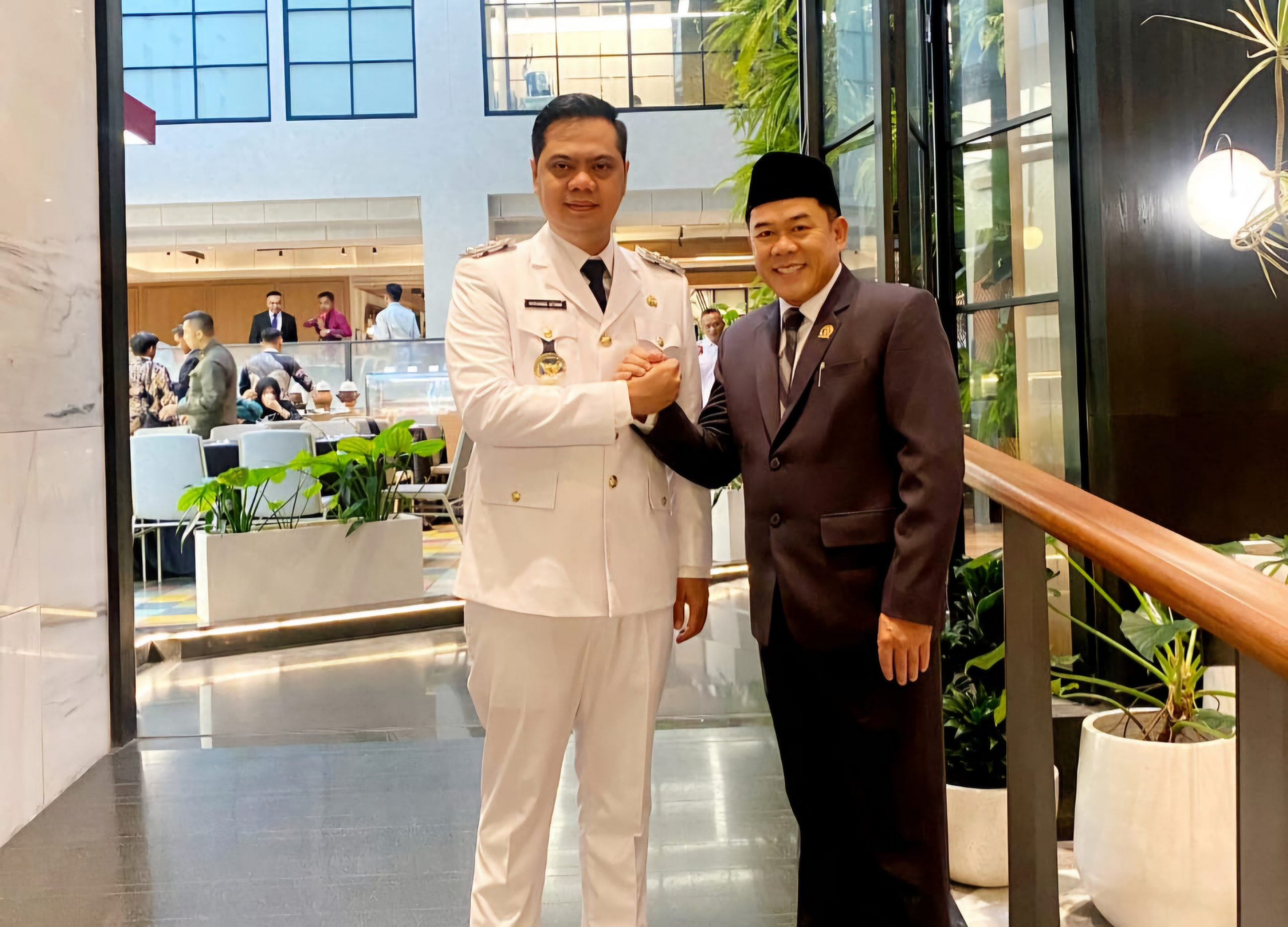 Ketua DPRD Kabupaten Jepara, Agus Sutisna bersama bupati Jepara Witiarso Utomo usai pelantikan pada Kamis (20/02/2025), di Istana Kepresidenan Jakarta